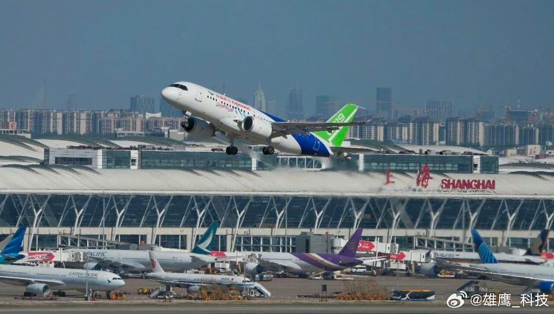 C919高原型首飞C919高原型今天首飞，又是历史性的一天。 