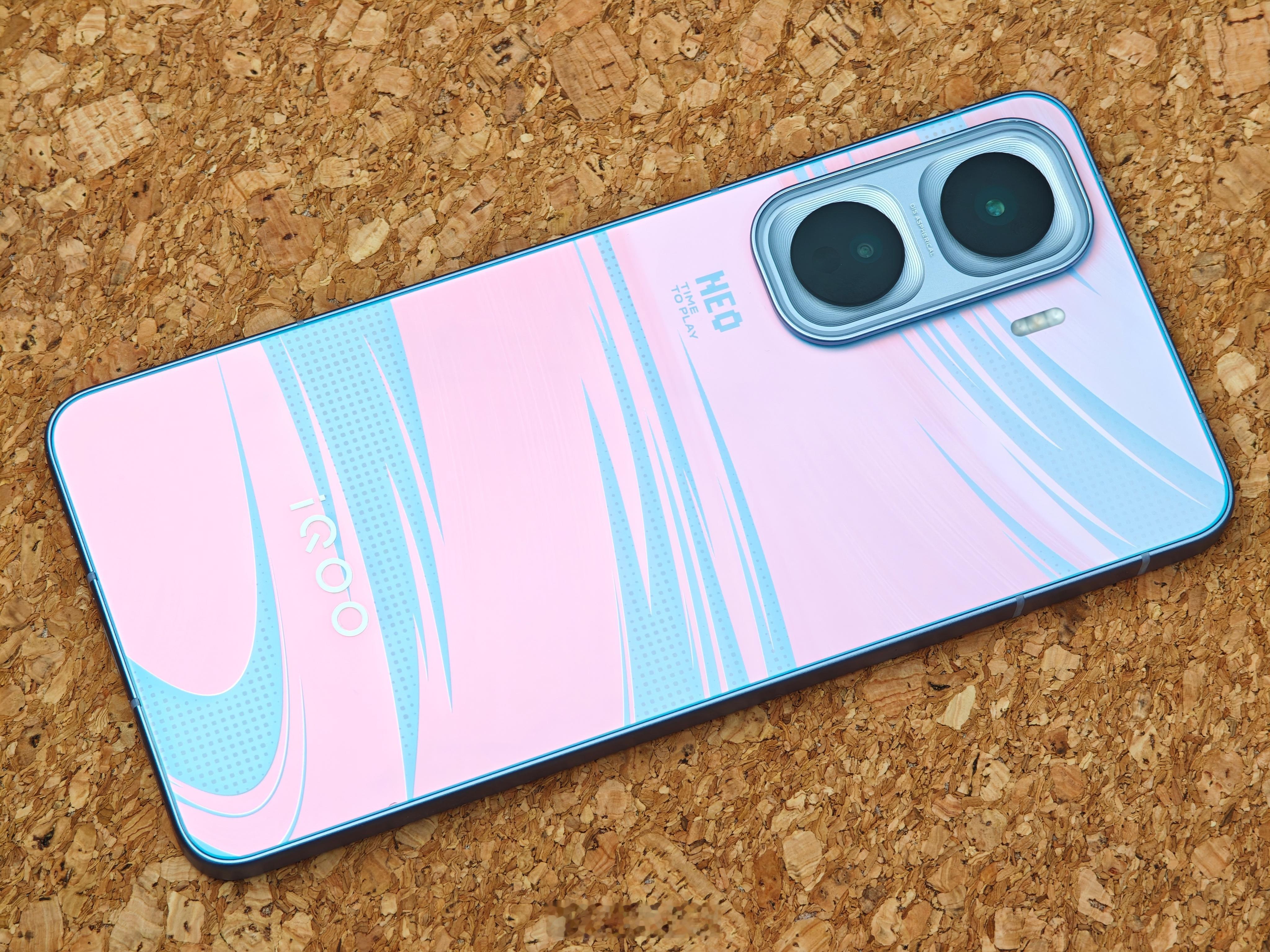 iQOO 15是今年的绝对黑马，第一周的销量是上代的2倍[期待]大哥这么争气，N