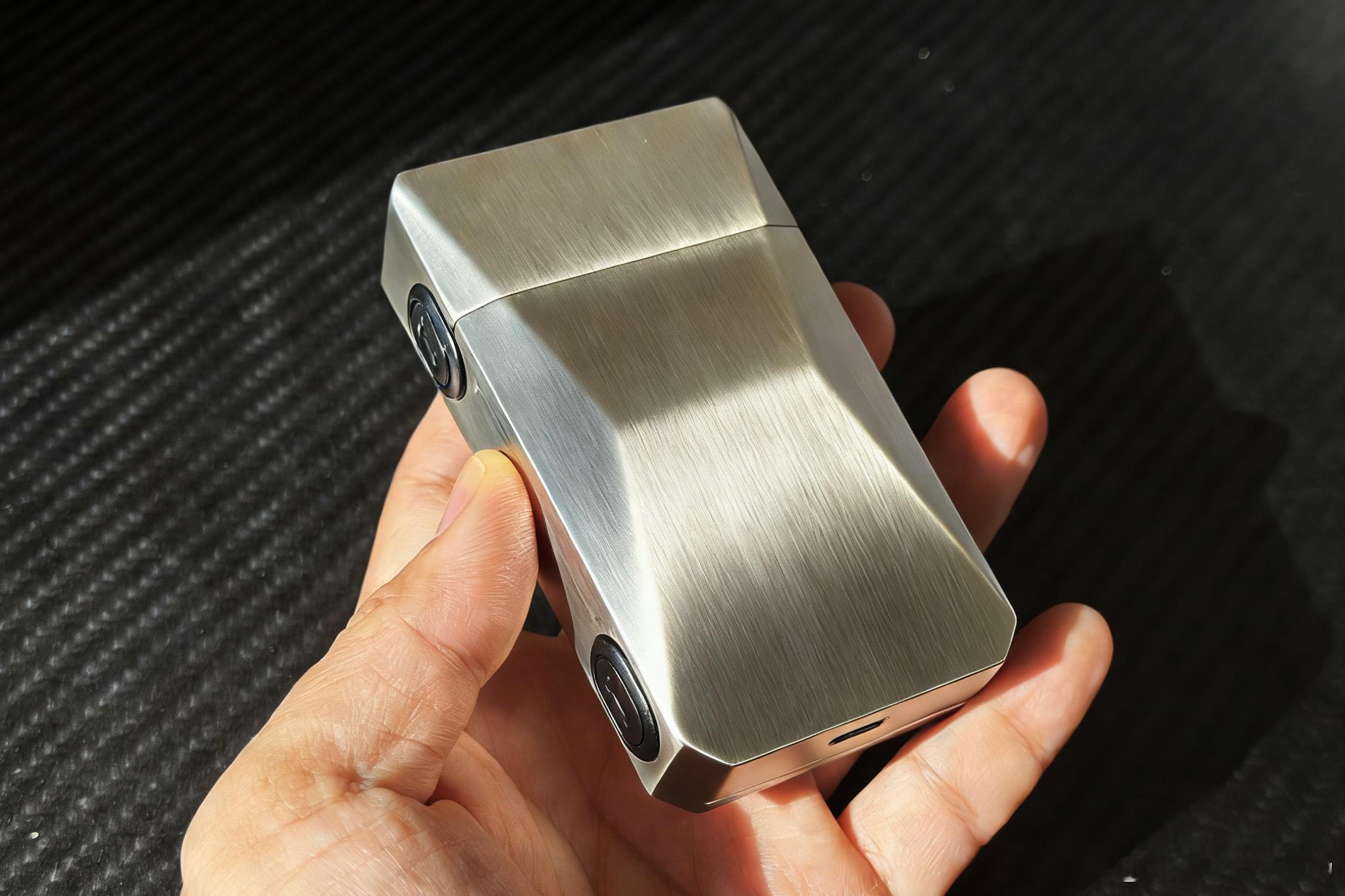 我对象送我的情人节礼物，她这个人就是沉不住气…快递到了非得提前给我。我一般都喜欢