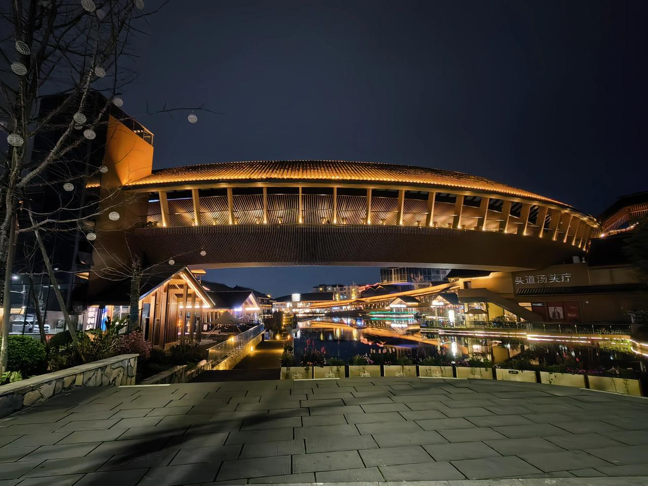 成都宝藏地，彭州龙兴集。月照廊桥迴，静谧塔影长彭州赏花 彭州游玩攻略 龙兴集旅游