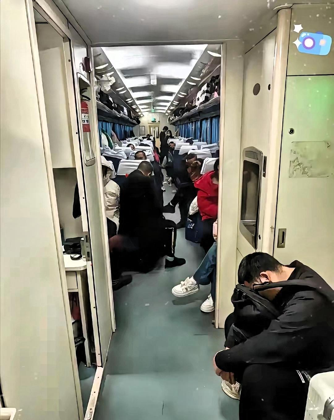 大伙有没有发现，今年春节返程的时间真的不太对劲。
​​往年不到初七初八，路上根本