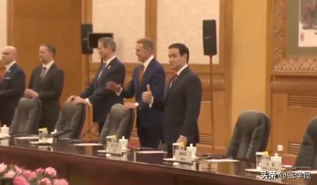 联合早报5月14日报道；“中美元首会谈开始前，美国国务卿鲁比奥在北京人民大会堂内