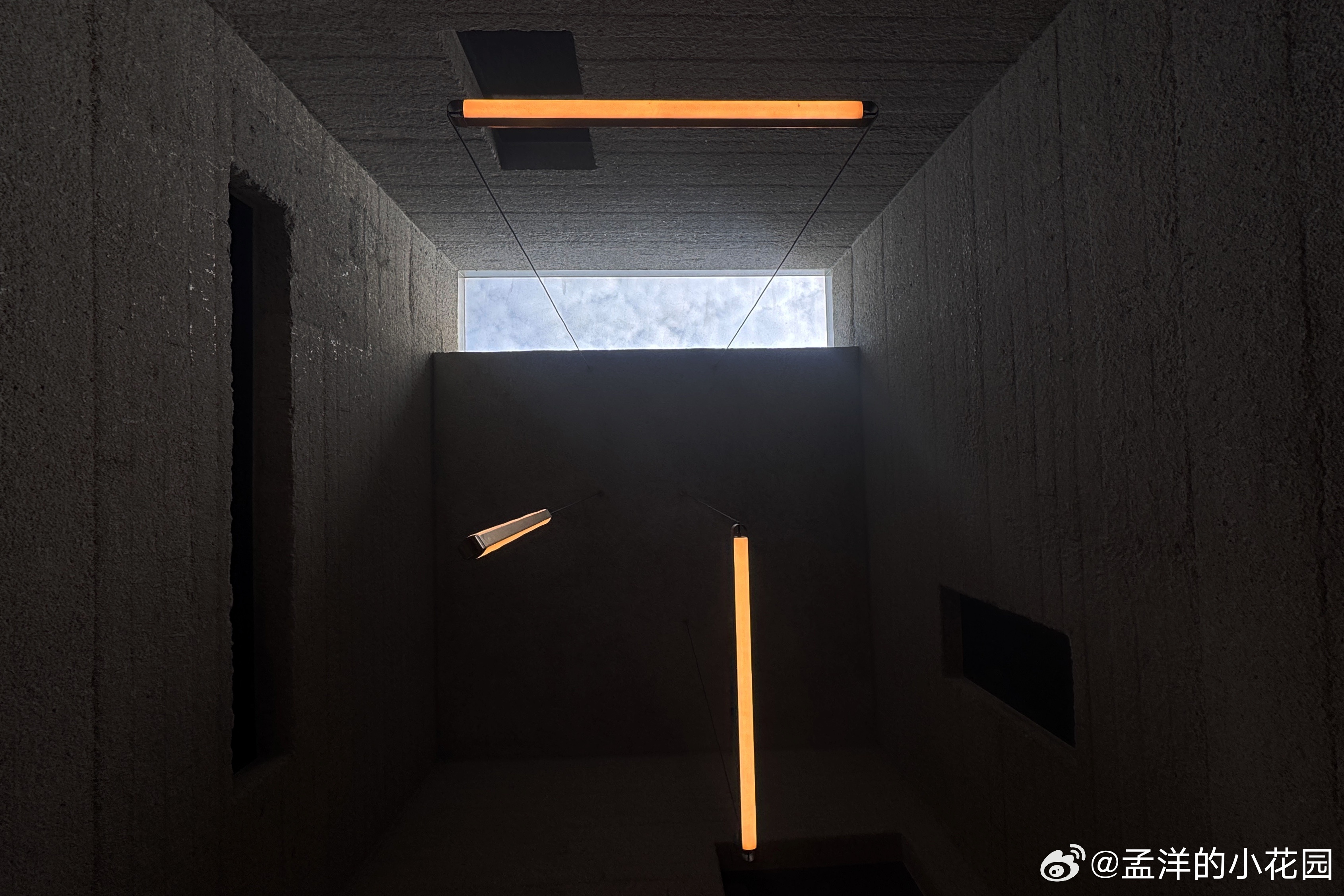 好大的门店 有展示区 有销售区 有休息区 就靠卖点心和咖啡 销售额能覆盖房租吗？