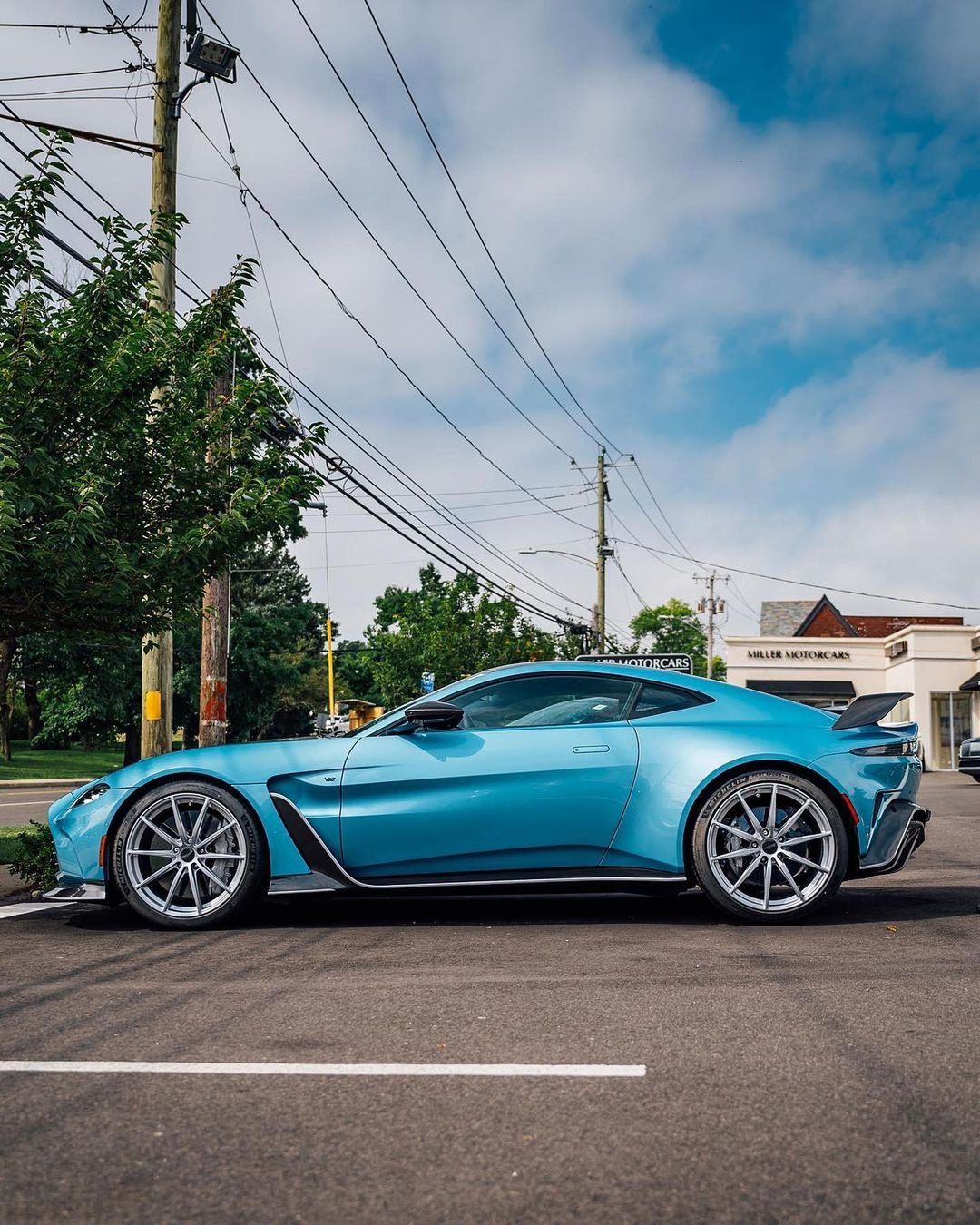 阿斯顿·马丁 V12 Vantage ​​​