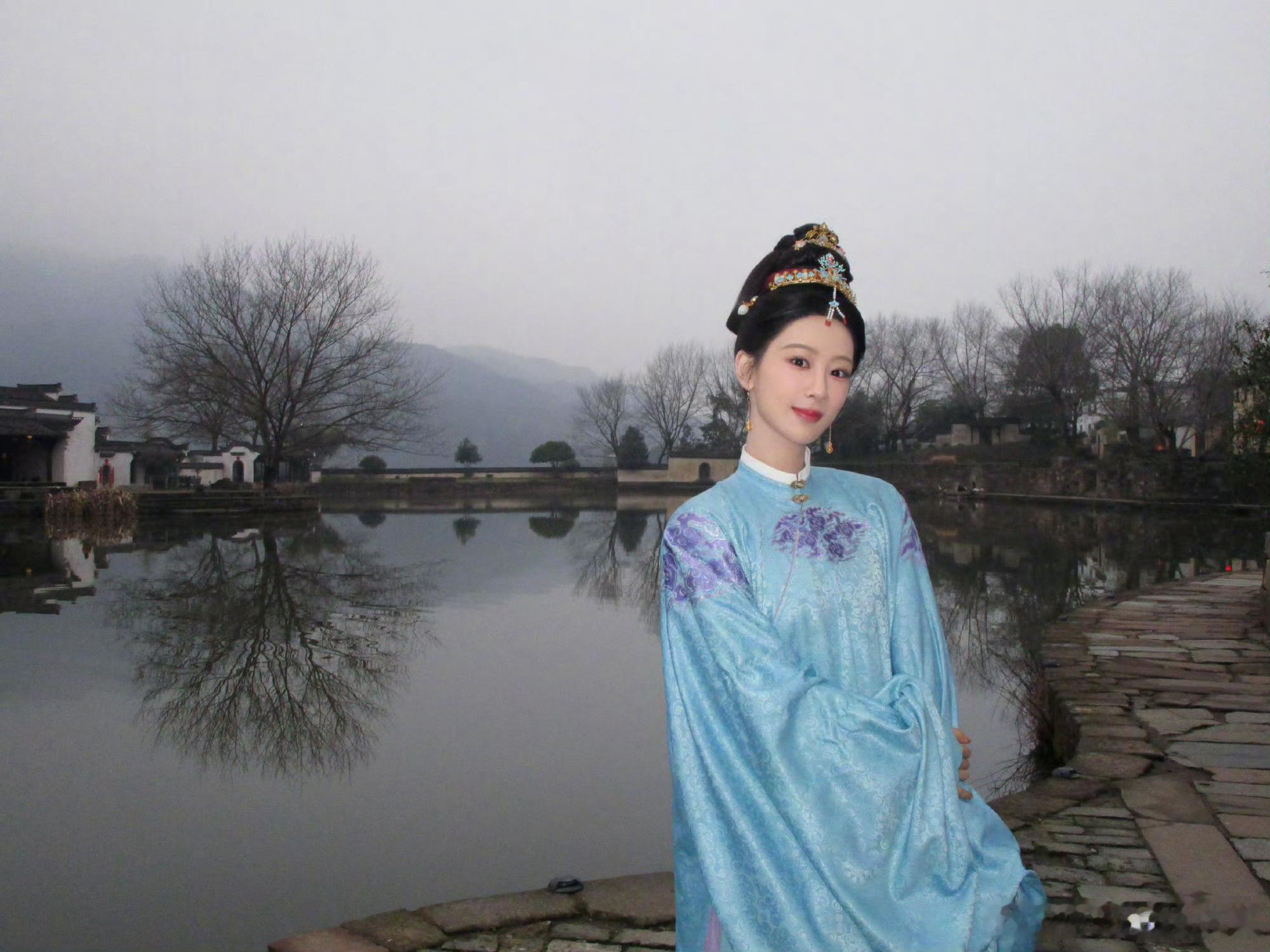 杨紫一直都是本名啊杨旎奥只是曾用名！现在新规这么严，她怎么可能不用本名啊！谁在害