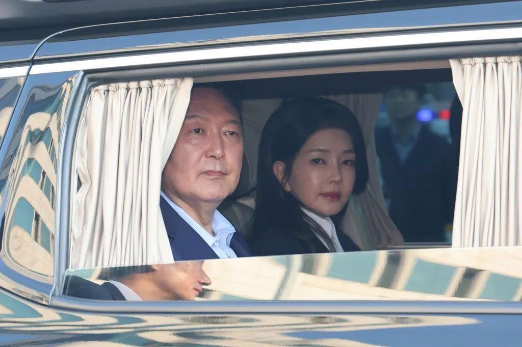 [太阳]李在明速战速决，尹锡悦没想到，逮捕如此之快，金建希也难逃制裁

（参考资