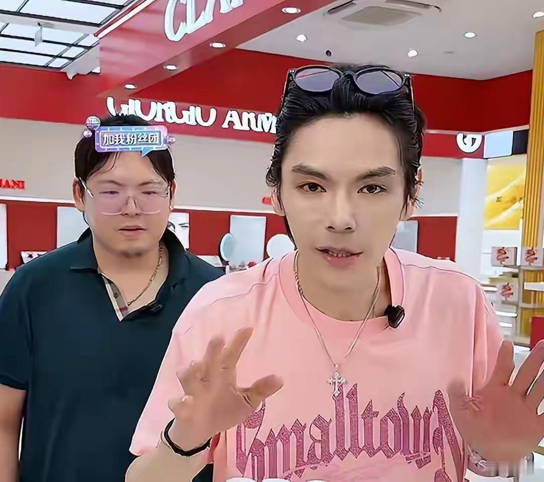 向华强向太对两个儿子比较严格，
但两儿子最终都没有达到他们的期望值，有网友说是向