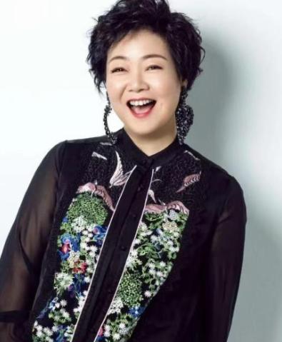 1991年，萨日娜为能分到11平米房子，258元彩礼就嫁给同学潘军，婚后她被嫌弃