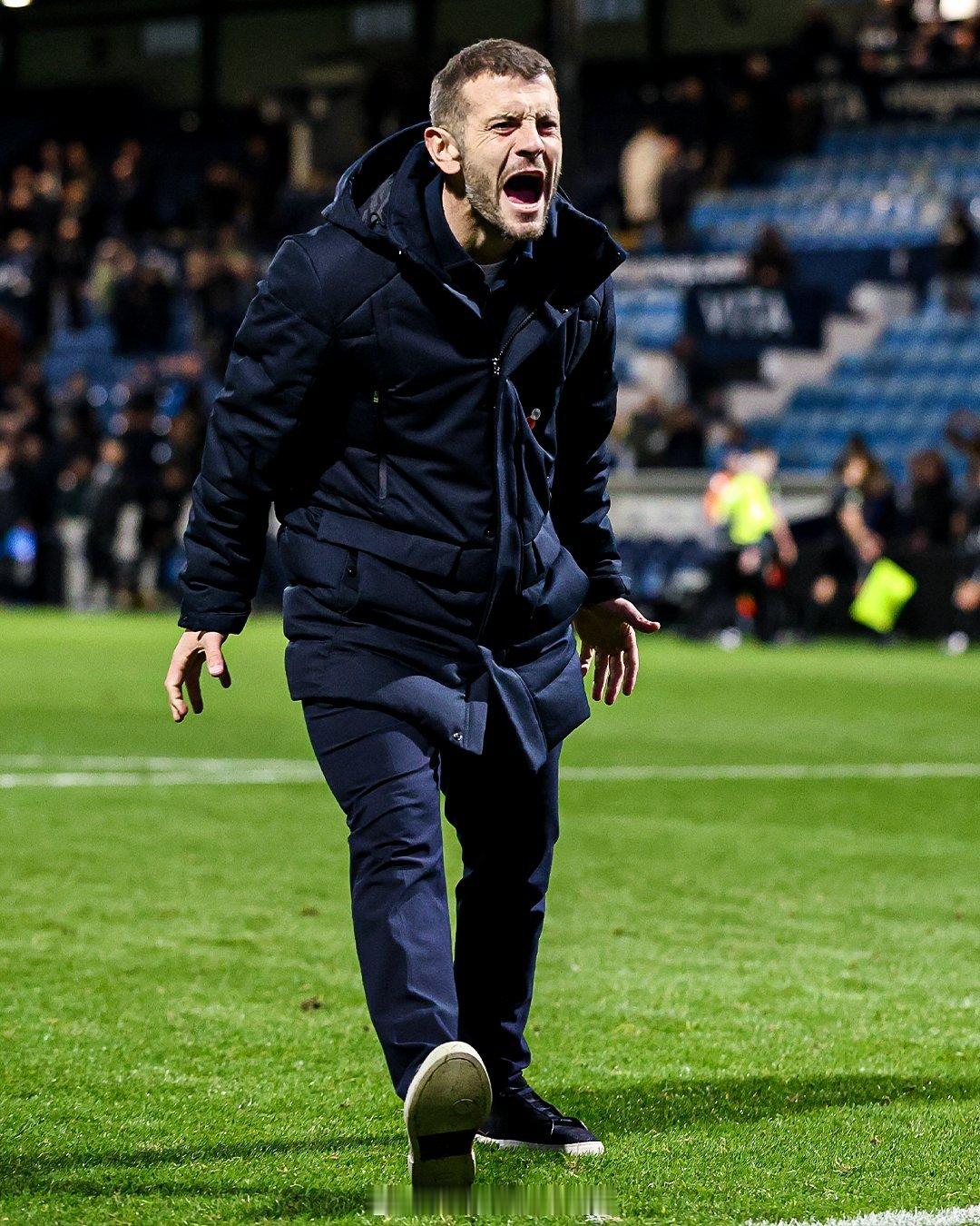 【威尔希尔带队四连胜】33岁前阿森纳中场威尔希尔，10月13日正式成为英甲球队卢