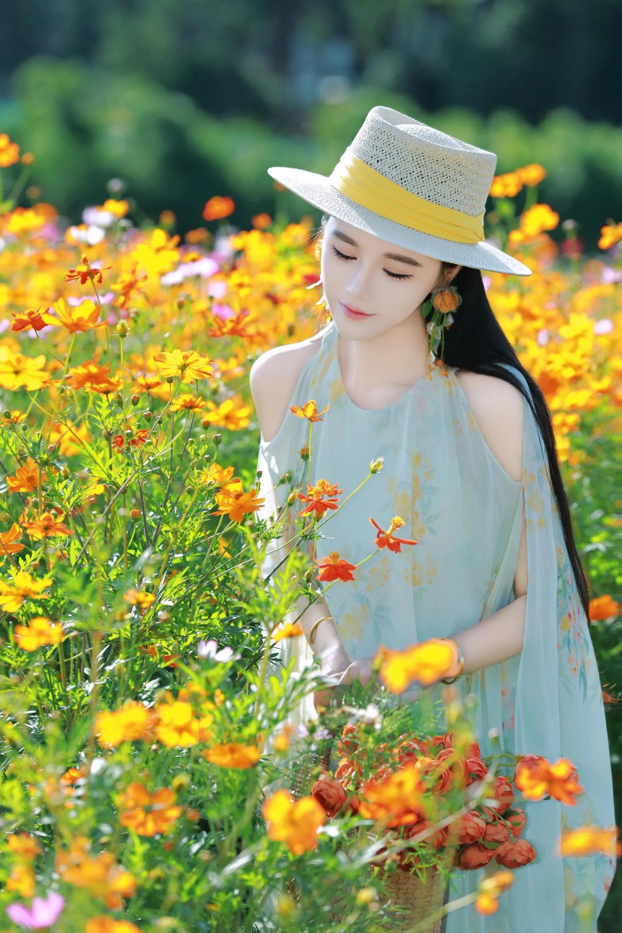 花间人影动