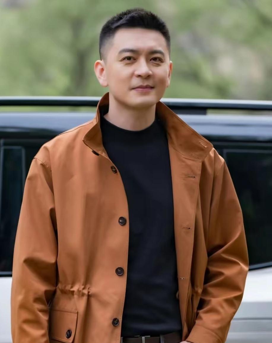 翻遍娱乐圈找不出一个颜值能和杨鸣抗衡的男人，杨鸣的颜值在体育圈就是天花板级别的存
