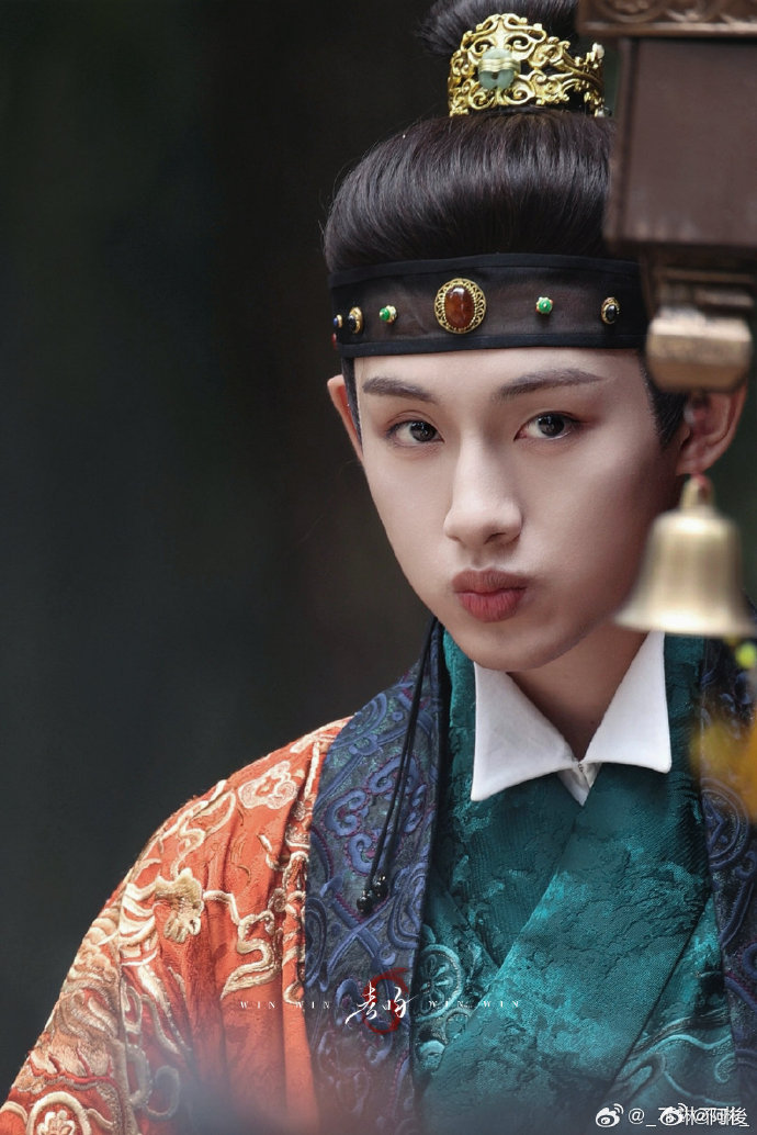 董思成杀青 《良陈美锦》杀青，董思成与叶限的故事暂告一段落。看他拍摄期间的状态，