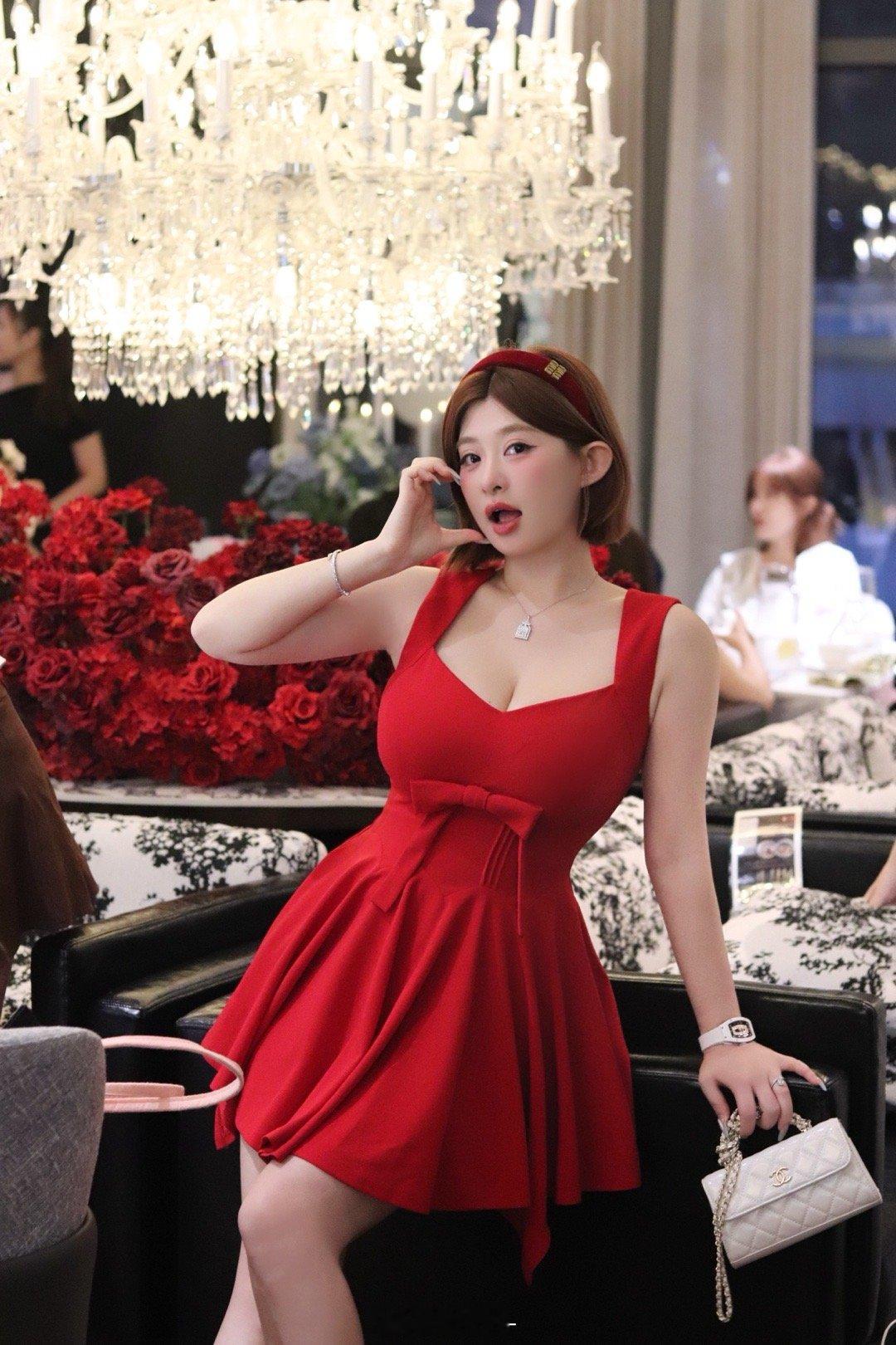 贝微微2.0定时上线💃💘实物比照片还美的 ‼️还得是这条贝微微本命连衣裙🫶