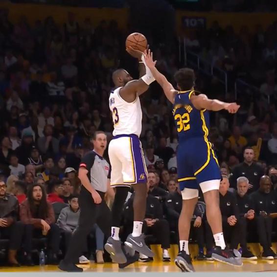 土鸡蛋有点防不住詹姆斯被3+1了 上维金斯啊同上同下 主防就完事#金州勇士[超话