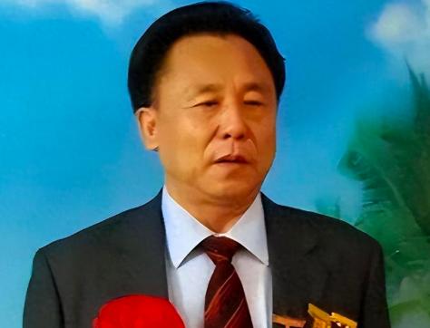 包养了10名情妇，生下11个私生子，75岁还在拼命造娃！湖南“土皇帝”倪福林的荒
