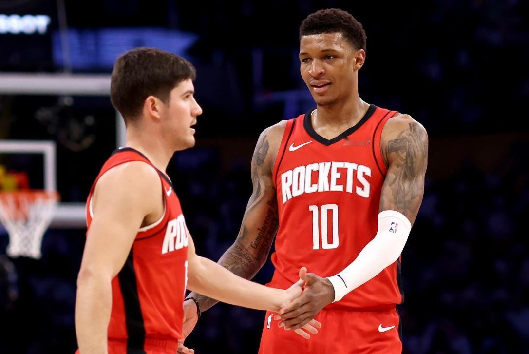 第四节终于等到了小贾的“铁树开花”！
也算是打破了心魔，前面都连续都多少个三分不