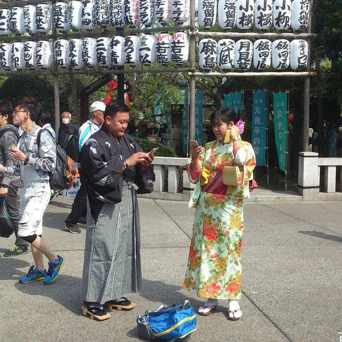 震惊！日本“朝圣族”再引危机，东京撞人事件背后隐藏的深层隐患！中国游客频遭辱骂殴