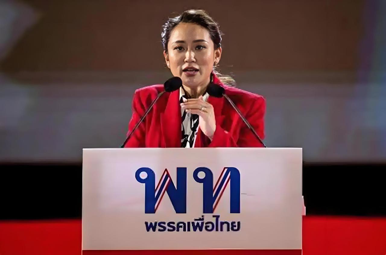 佩通坦辞职保党
泰国前总理佩通坦・西那瓦于周三上午宣布辞去为泰党党魁职务，以推动