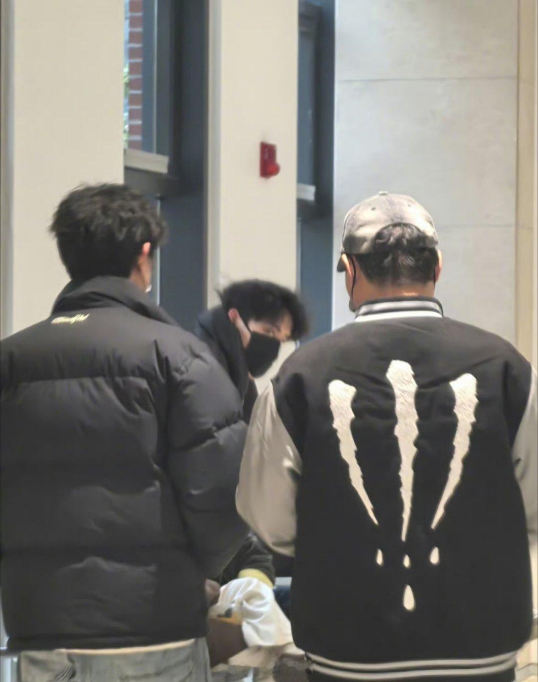 有路人在急诊遇到正在输液的敖瑞鹏了，作为艺人，还是得好好注意身体啊，身体才是革命