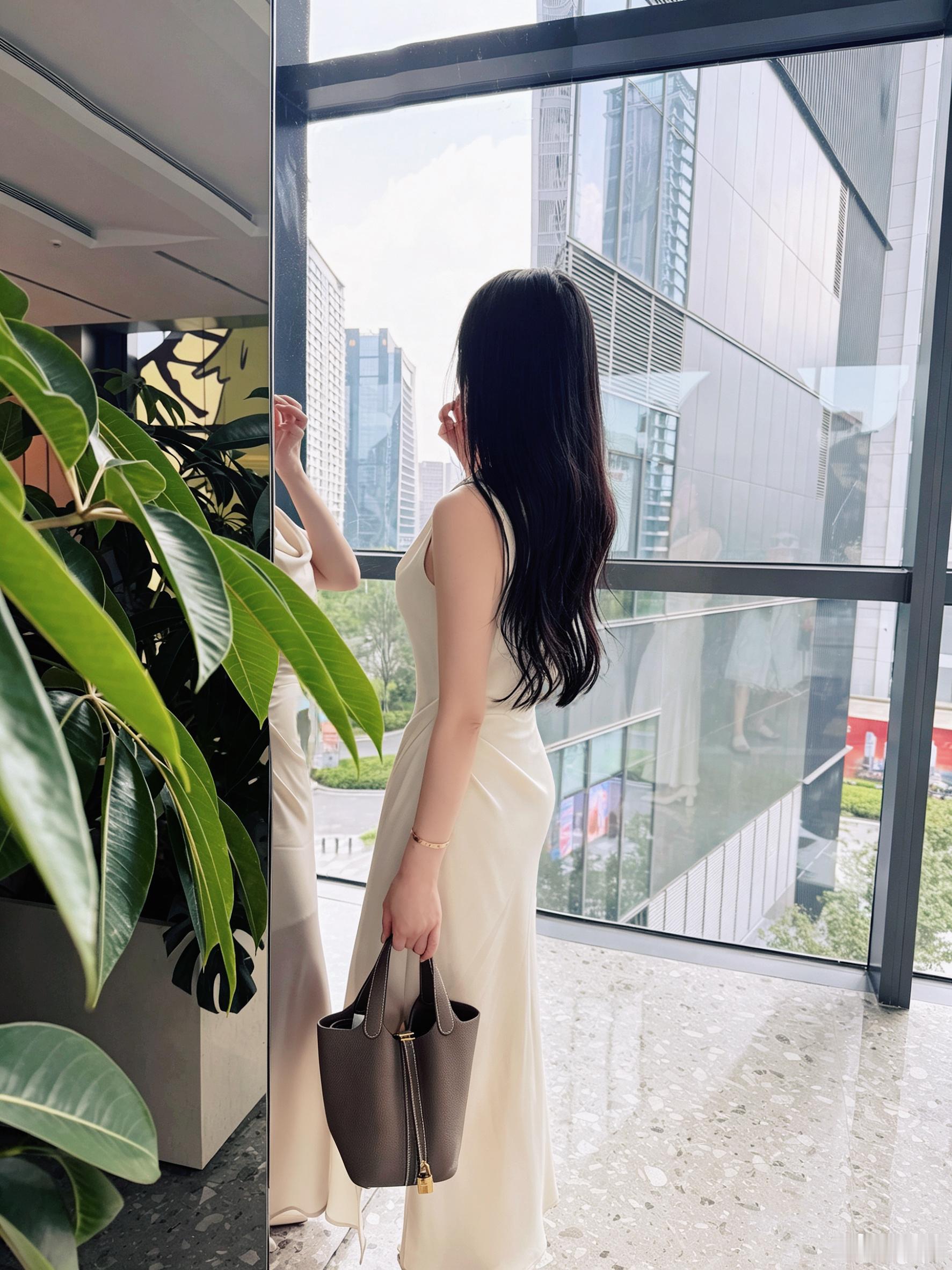 睡前用皮筋把头发卷一下扎起来，第二天就成这样了。不想伤头发还想偶尔换换造型，很方