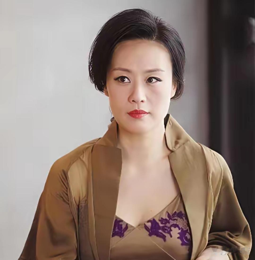 邬君梅丈夫去世

两人9次试管没能生出孩子

不过好在丈夫和前妻留有两个女儿，估