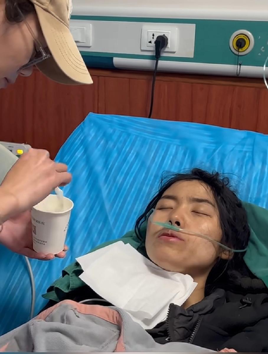 冷美人还是退赛了，送往了医院，看着都心疼。
因为体检没有过关，医生诊断营养不良，