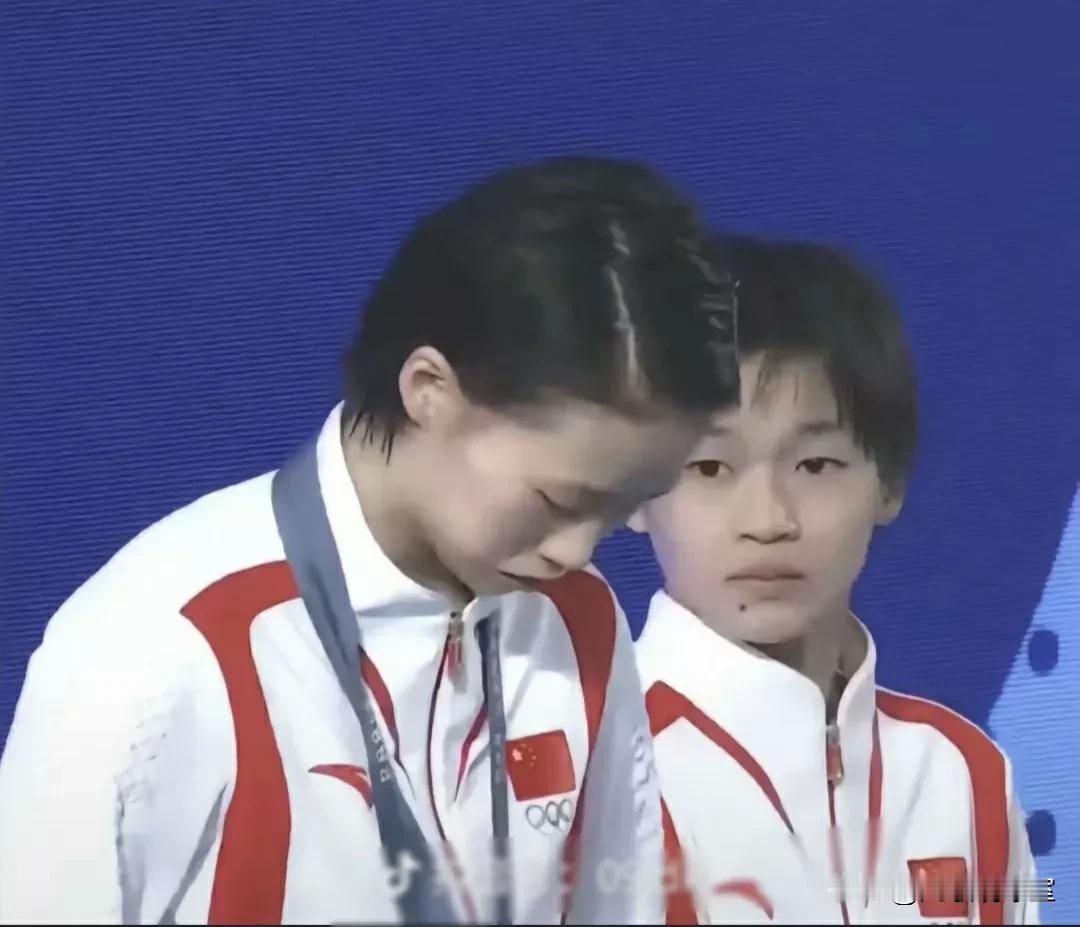 “输的人不敢委屈，赢的人不敢高兴。”这是网友给女子10米台跳水双子星陈芋汐和全红
