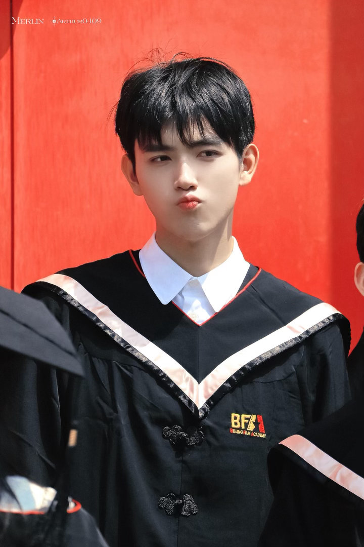 陈飞宇高中的毕业照 这个阿瑟真是从小帅到大啊