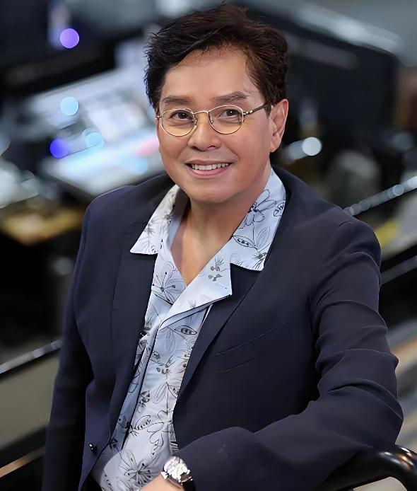 明星为什么都爱丁克
谭咏麟也曾经是丁克一族70年代他与化妆师杨洁薇相恋结婚
女方
