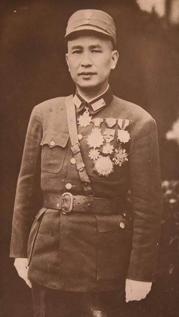 白崇禧到台湾以后，日子过得憋屈。1949年底他从海口飞到台北，下飞机才发现迎接他
