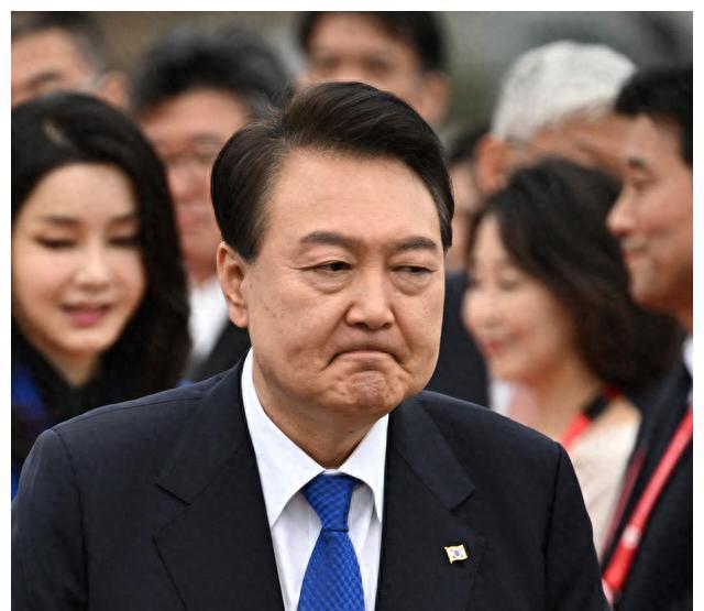 尹锡悦从“青瓦台魔咒”缔造者到“法律流氓”，为何他敢如此拖延审判？
最近，韩国政