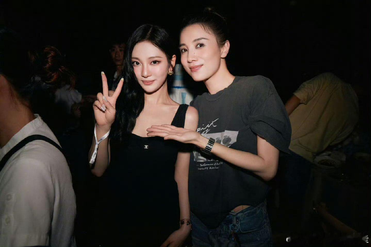 宋佳内娱姐感颠峰！真的不管跟谁合照，永远都是大女主！！！ ​​​
