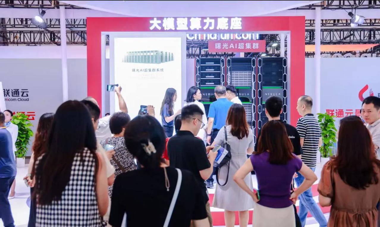 中科曙光甩出软件栈“王炸”，AI算力生态要变天？ 最近中国AI圈有点热闹，中科曙