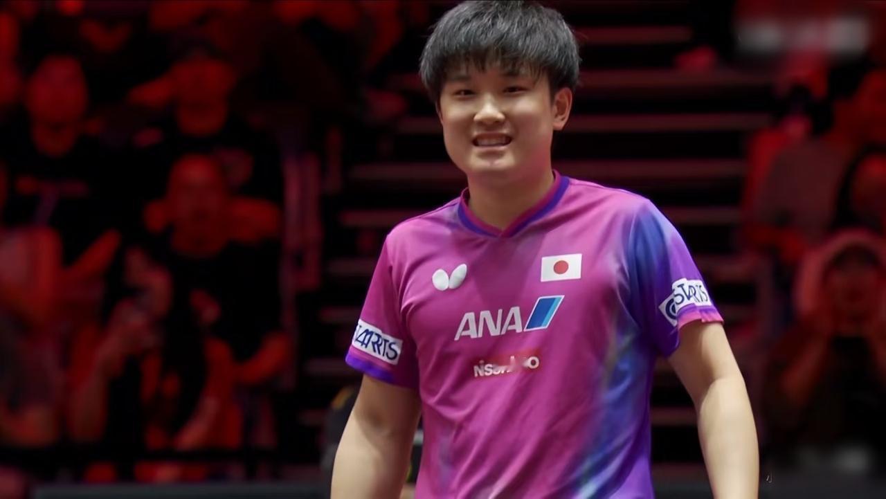 张本智和彻底无语了！！

当比赛结束那一刻，他也是站在那里傻笑了一下，自己也是懵