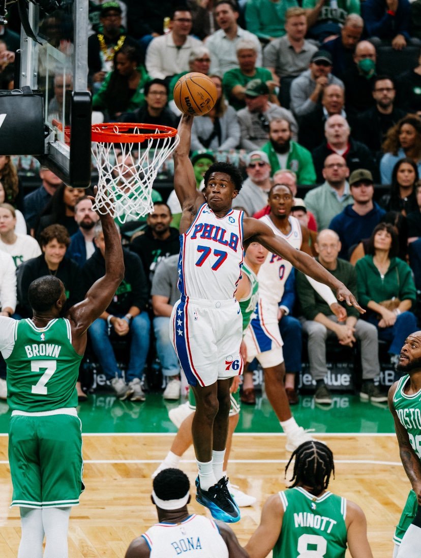 VJ埃奇库姆成为 NBA 历史上第 10 位在首秀中拿下 30 +得分的新秀！他