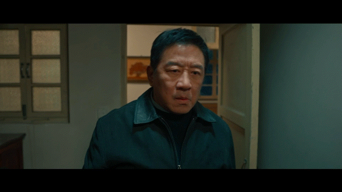 崩溃的爸伤心的妈难以回头的他整部剧最虐的片段莫过于此，父亲抓的是犯错的儿子，碎的