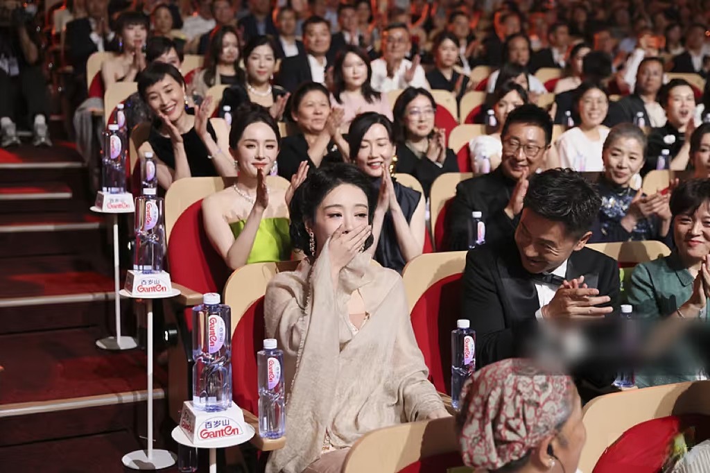 杨紫白玉兰视后！他们都为杨紫高兴 
