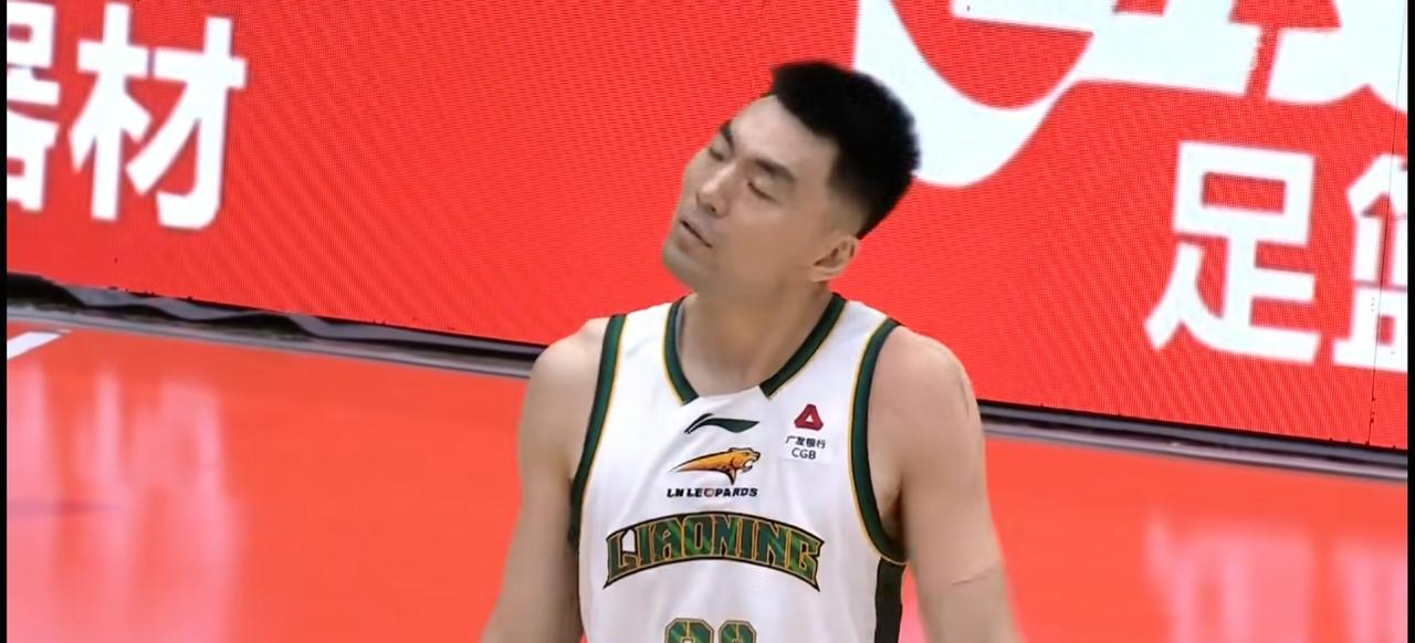 辽宁男篮的李晓旭退役说明了什么问题？
第一，球队没有培养后续人才，靠几个老将死缠