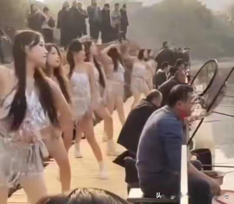 钓场开业请美女热舞引争议，老板称常规引流！四川乐山一家钓场开业时，老板为吸引客流