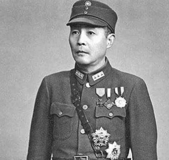 1938年国军上将钱大钧，黑着脸走进军统湖北站，当着众特务的面，一枪打死了副站长