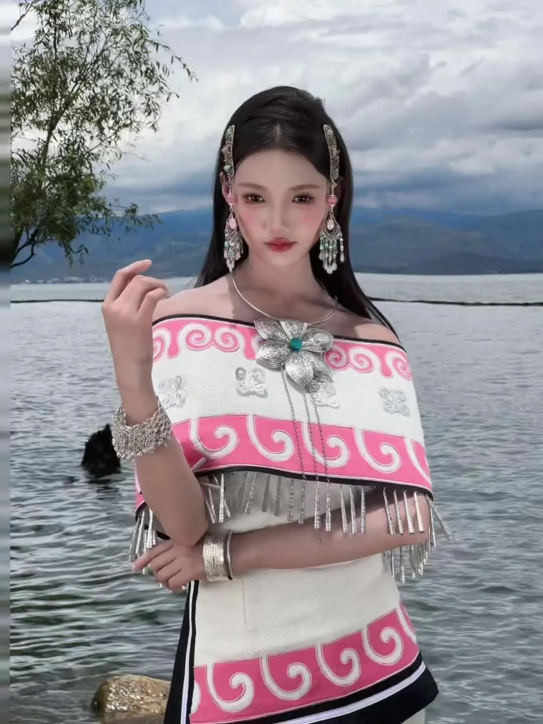 洱海旁的彝族写真也太出片了叭~ 洱海