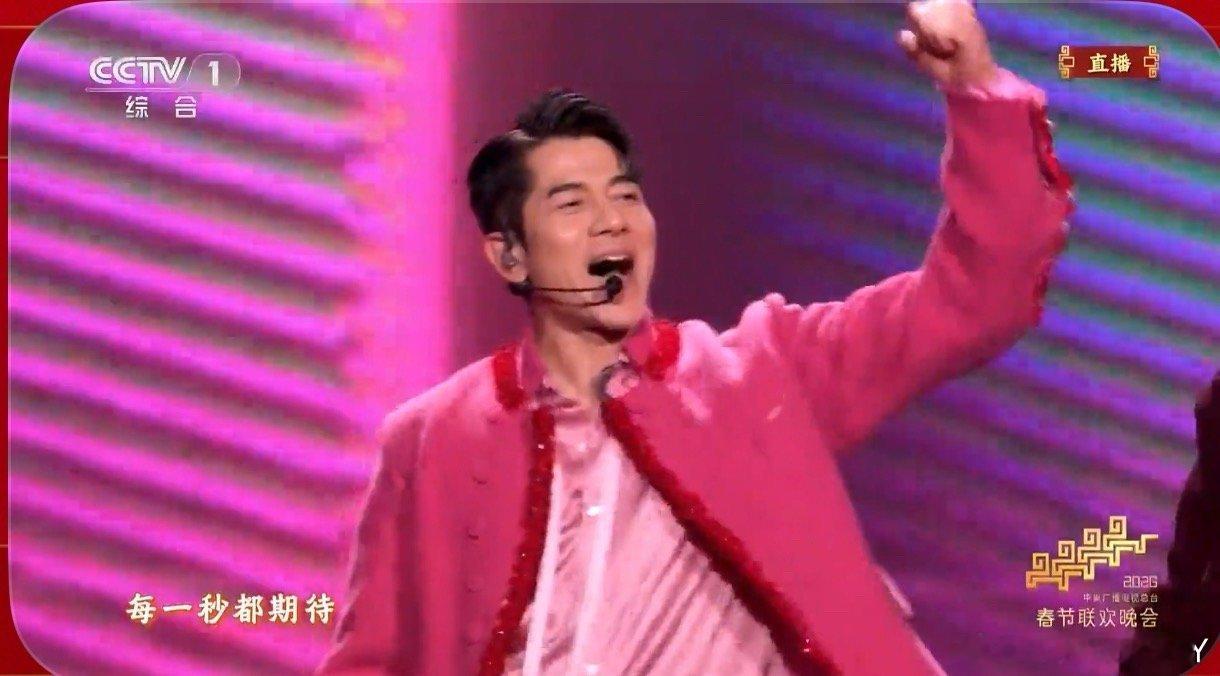 郭富城61了  看着像41这么粉的颜色可不是一般人能hold住的春晚