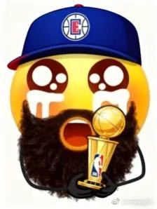 《国王的轩尼诗奇遇记》2025 年深秋的湖人更衣室，气氛比总决赛 G7 还紧张。