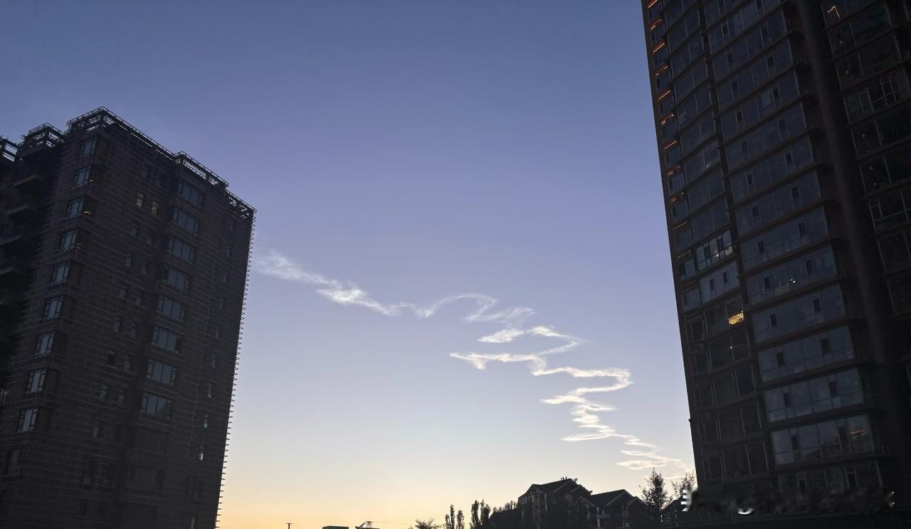 ❤️成长，就是一个人走了很远很远的路。回头时，身后已是满天星光。

​如果你恐惧