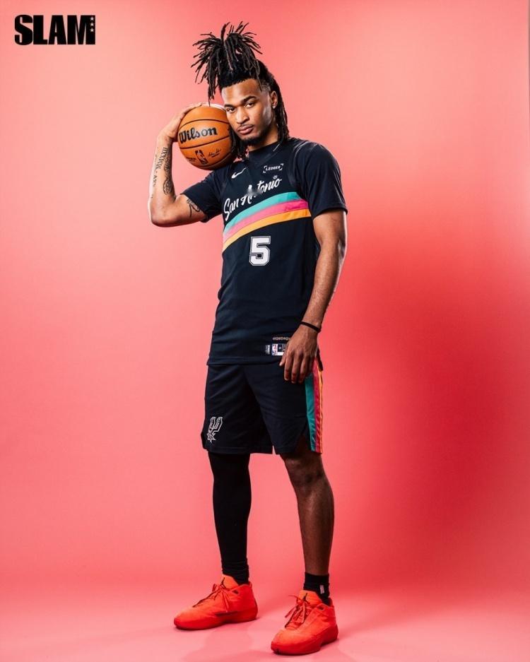 🔥斯蒂芬-卡斯尔登上美国篮球杂志《SLAM》最新一期的封面卡斯尔本赛季场均贡献