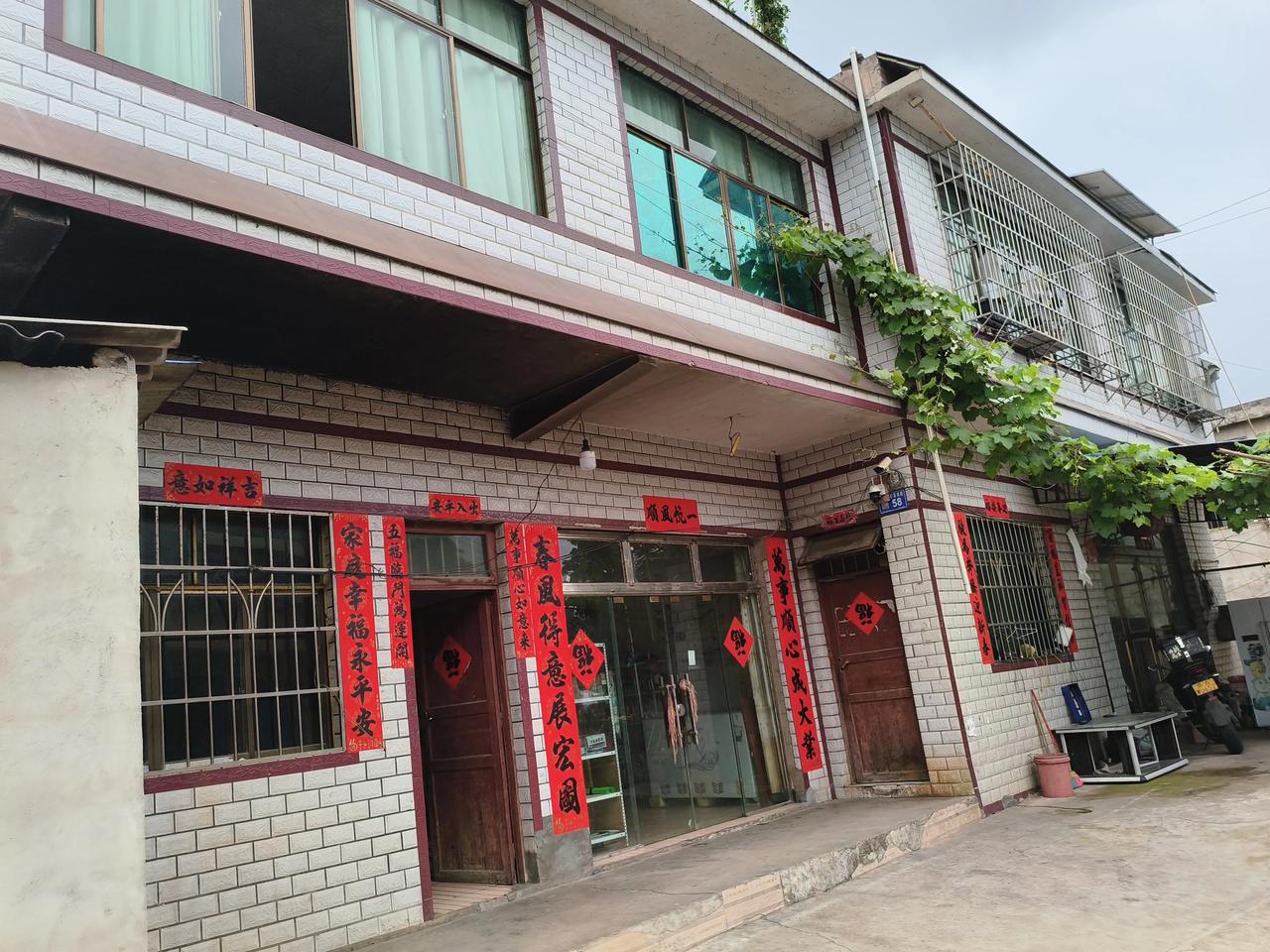 普京：我将全面，衛底炸平基辅，强烈建议外国人员开
特朗普：我将对伊陪款3000亿