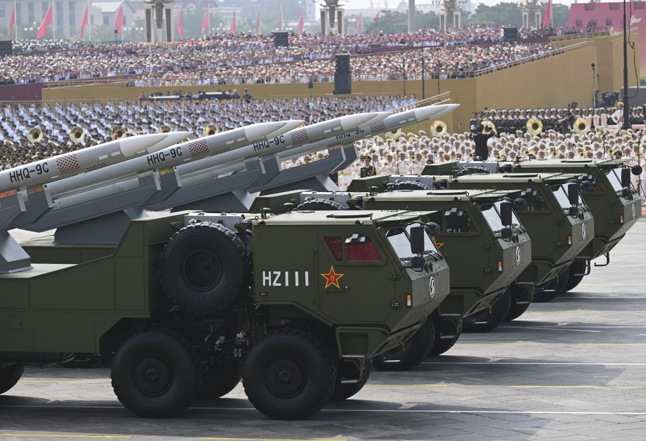 美国是全球最大的军火供应商。2021-25年间，美国向99个国家出口了武器，占全