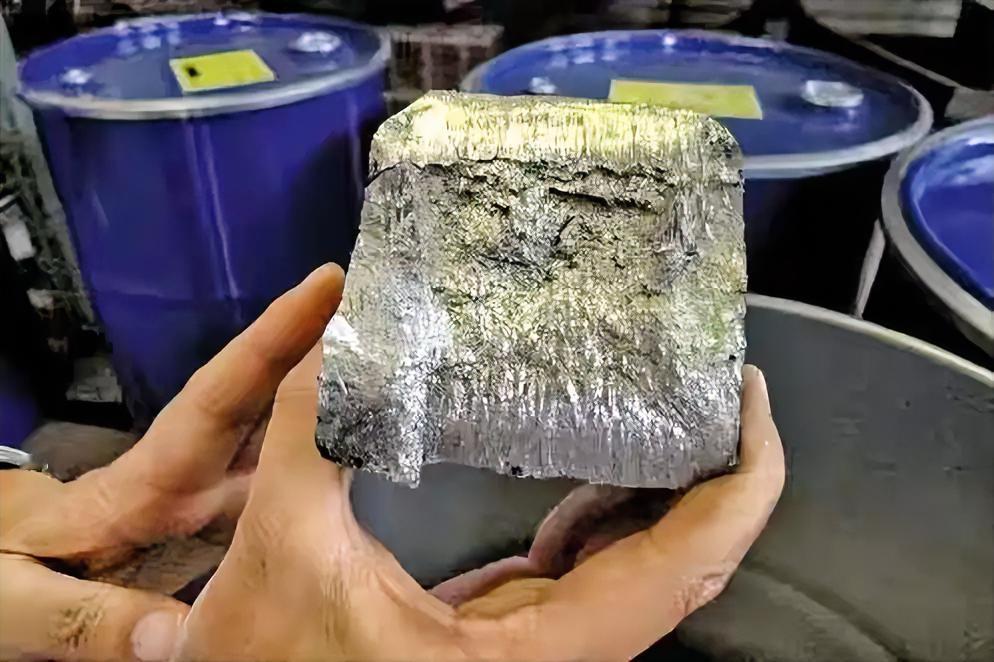 谁也救不了日本！李在明拒调解，特朗普坦言：美国已无力威胁中国
 
2026年初，