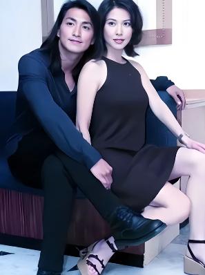 何家劲李婉华的三年恋情 只证明了一件事：感情里没有对错 只有需不需要
何家劲和李