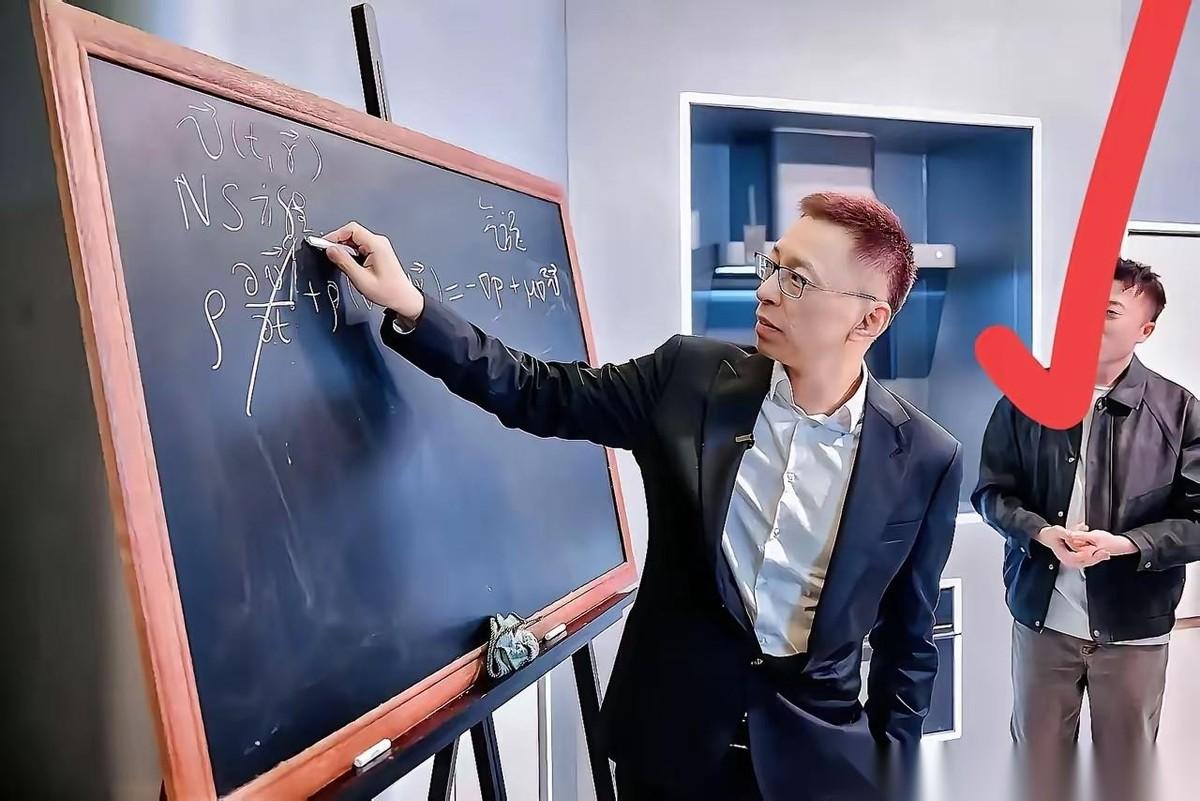 61岁的张朝阳，拥有北京搜狐的三栋大楼，名下房产更是无数。现在独居在北京1000